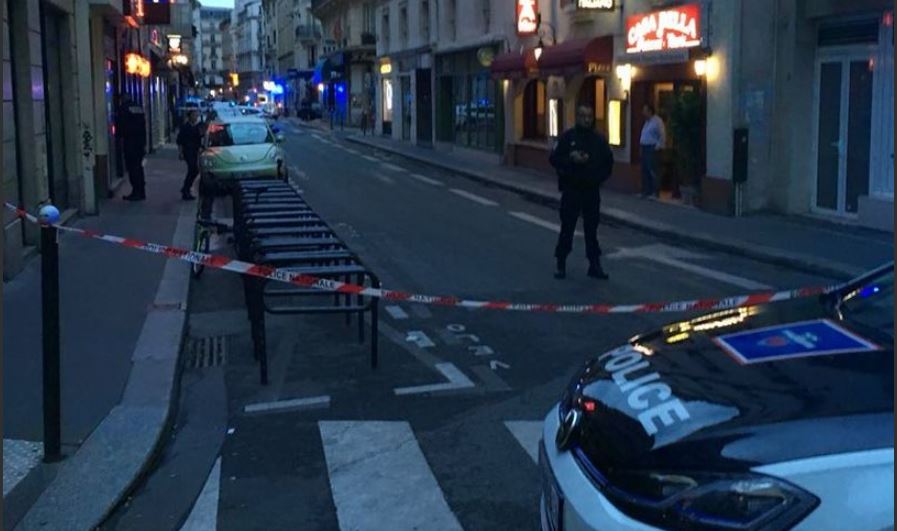 Παρίσι: Ένας νεκρός και 4 τραυματίες έπειτα από επίθεση με μαχαίρι