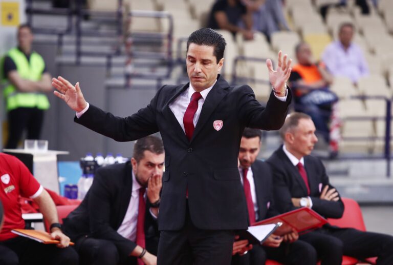 Σφαιρόπουλος: «Ντρέπομαι που είμαι προπονητής αυτής της ομάδας»