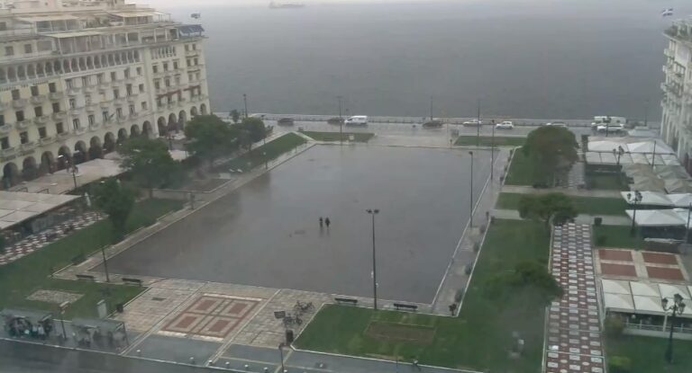 «Βούλιαξε» η Θεσσαλονίκη από την καταιγίδα: Αγνοείται μία γυναίκα