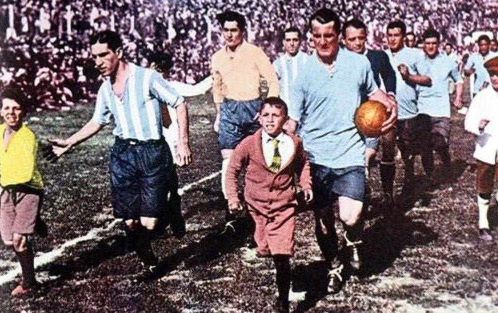 Ουρουγουάη 1930: Το Παγκόσμιο Κύπελλο είναι γεγονός!