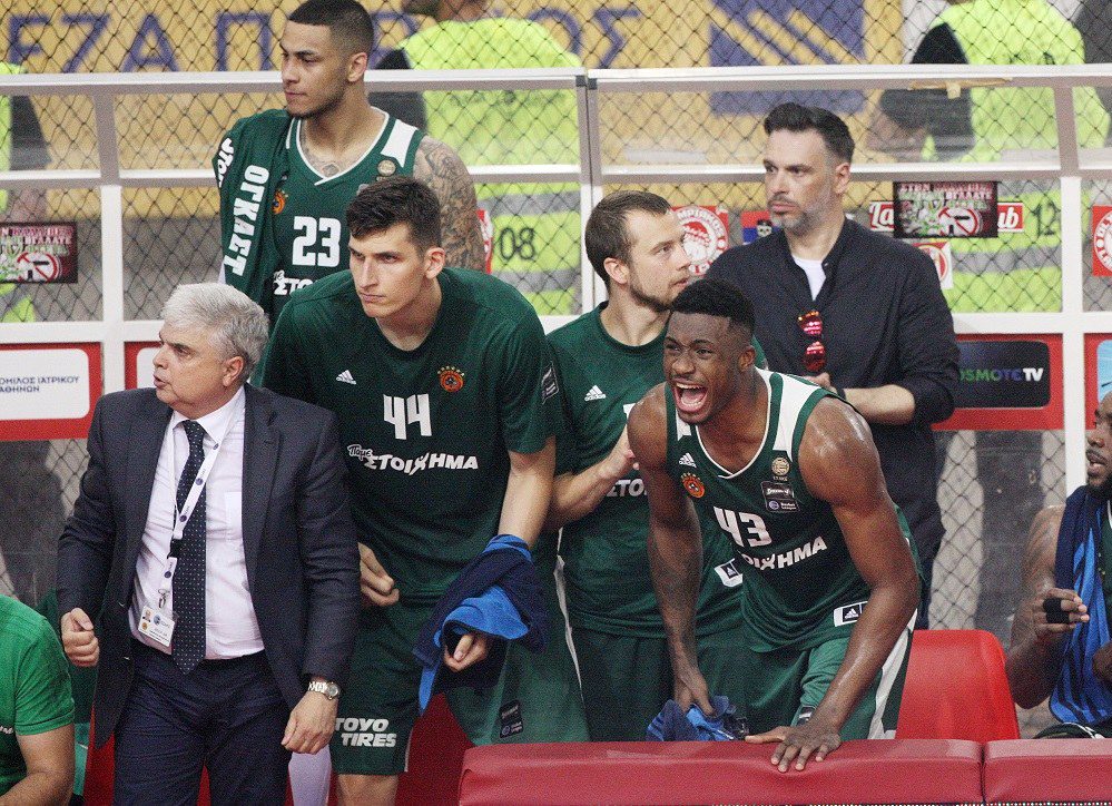 Αποθέωση των νικητών στο ΟΑΚΑ