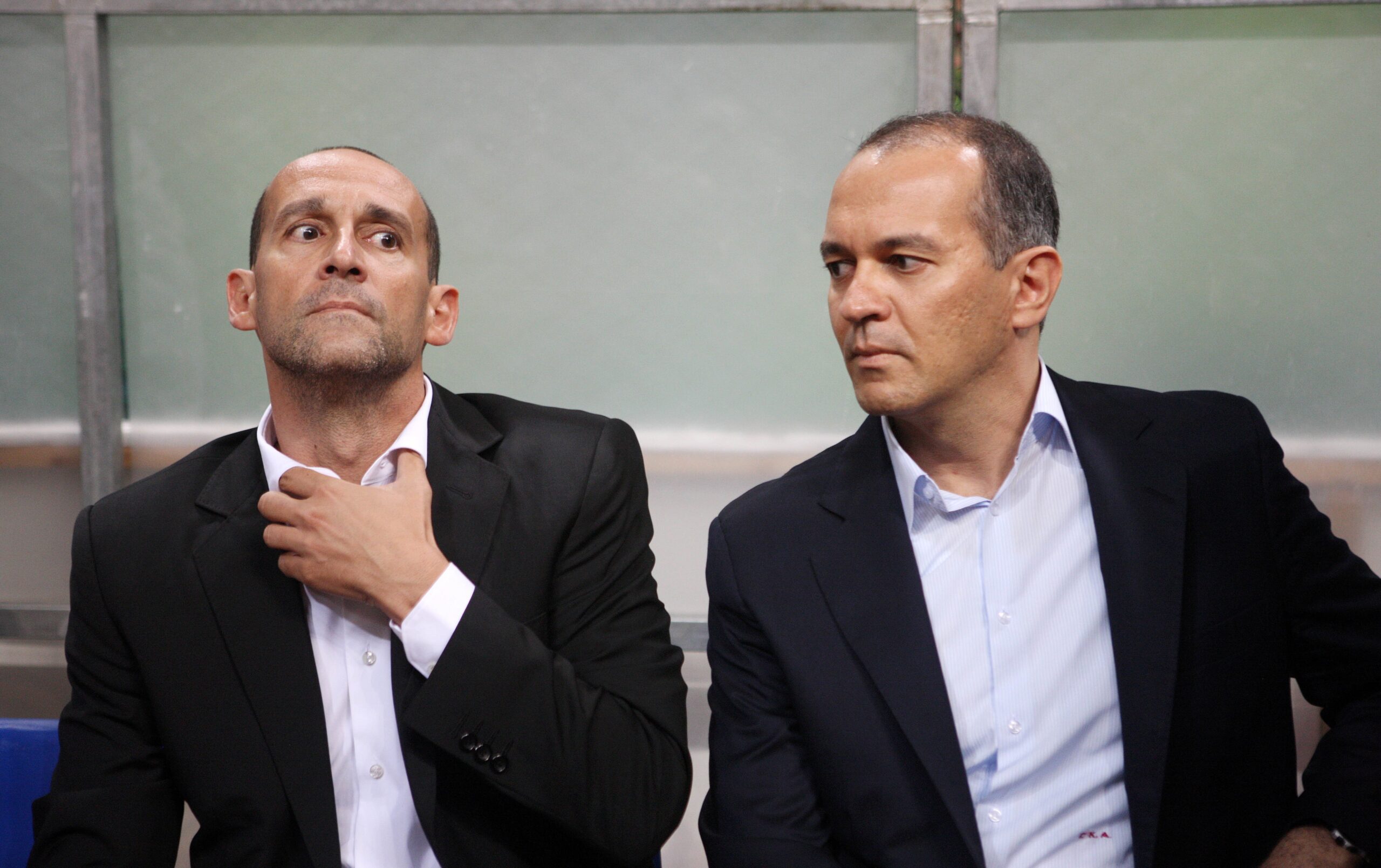 Ο καθρέφτης και το μαχαίρι