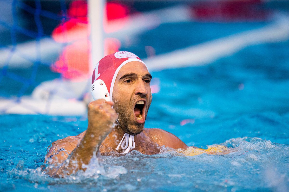 Ετσι βάφτηκε «ερυθρόλευκη» η κούπα (vid)