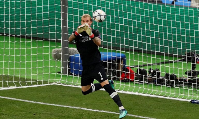 Τα… τρύπια γάντια του Κάριους προς πώληση στο ebay