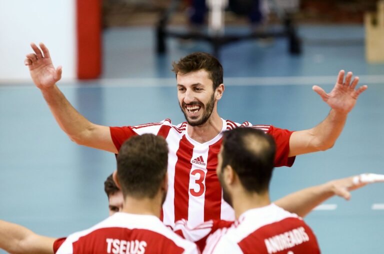 Ανανέωσε και ο Ζουπάνης