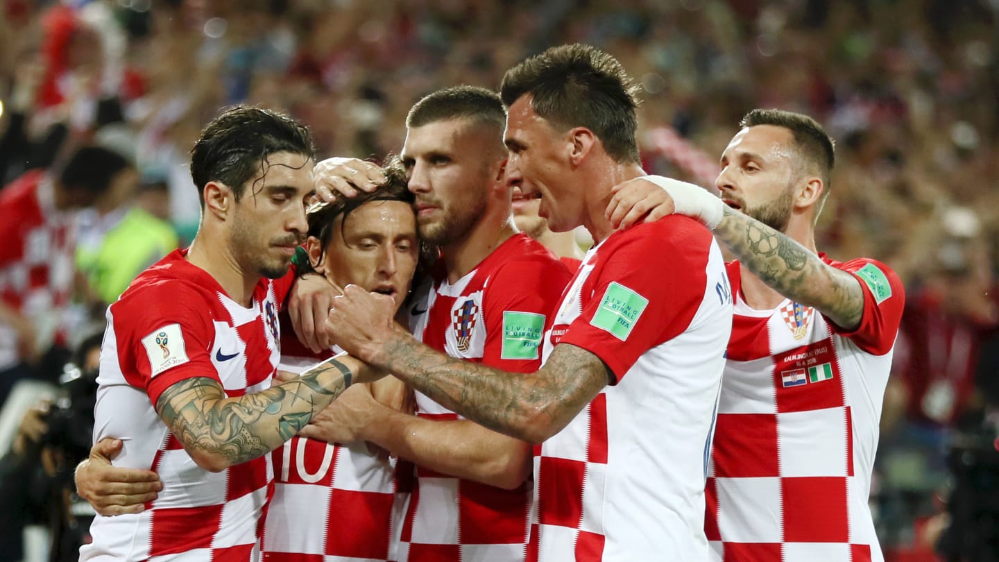 Αυτογκόλ, πέναλτι και… νίκη η Κροατία