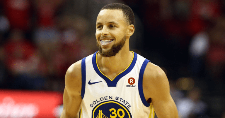 Προσπαθεί να τα «χάσει» και δεν μπορεί ο Κάρι (vid)