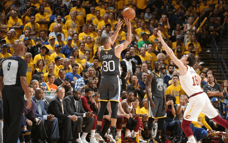 Τρέλανε τον Λοβ και σκόραρε από το «σπίτι» του ο Κάρι (vid)