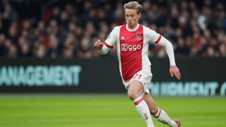 «Κοιτάει» Ντε Γιονγκ η Μπαρτσελόνα