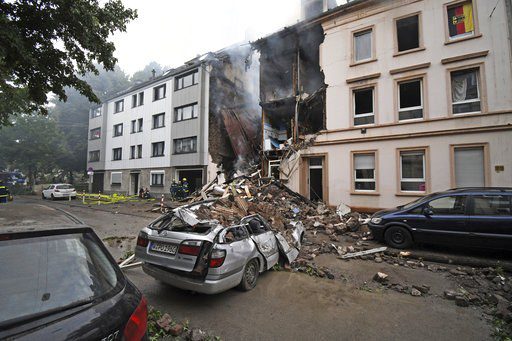 Βούπερταλ: Έκρηξη χώρισε στα δύο κτίριο (pics)