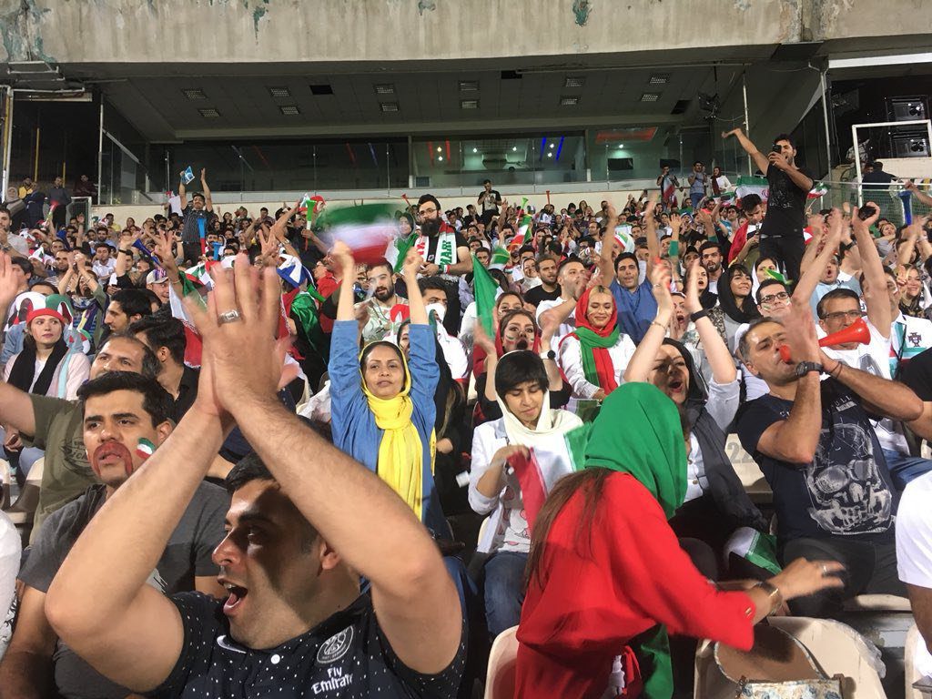 Ιρανές σε ποδοσφαιρικό γήπεδο μετά από 36 χρόνια