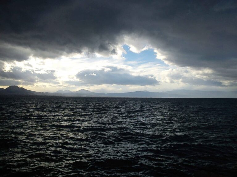 Η κακοκαιρία συνεχίζεται και την Kυριακή