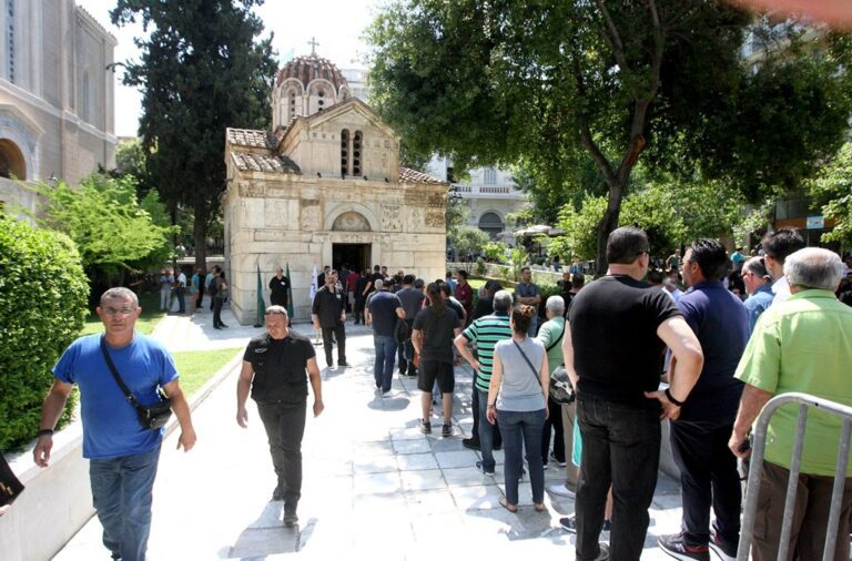 Στεφάνι του Ιβάν Σαββίδη στην κηδεία του Παύλου Γιαννακόπουλου