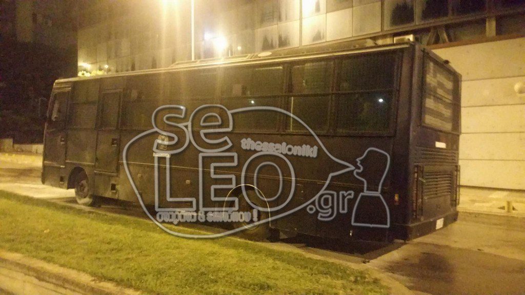 Επίθεση με μολότοφ σε λεωφορείο διμοιρίας ΜΑΤ στη Θεσσαλονίκη