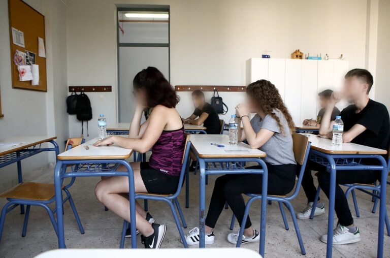 Πρεμιέρα στις Πανελλήνιες Εξετάσεις: Αρχή με Νέα Ελληνικά
