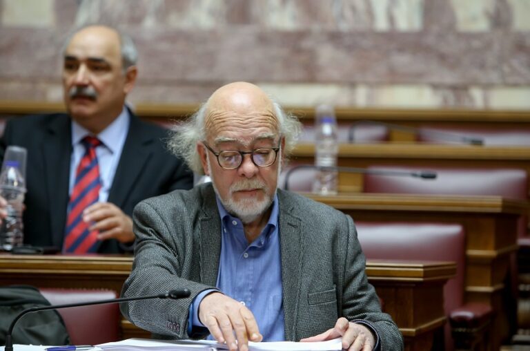 Καβάλα: Αποδοκίμασαν βουλευτή του Σύριζα (vid)