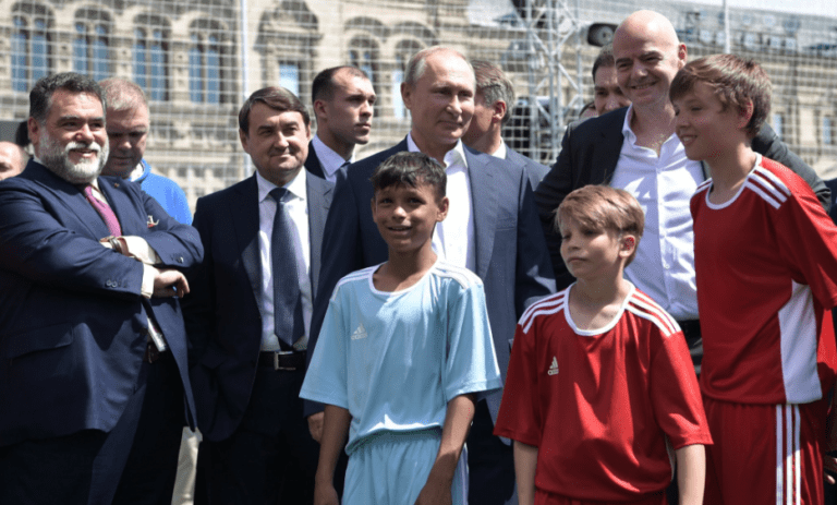 Ο Πούτιν ξεκινάει τα πέναλτι στο Mundial (pics/vid)