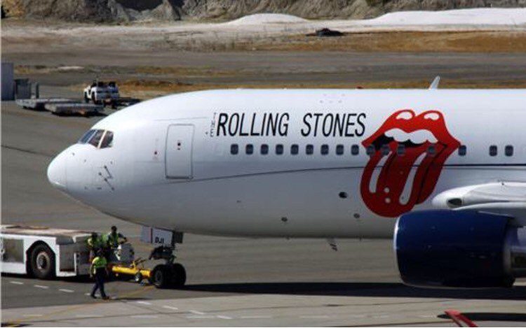 Τι γυρεύει το προσωπικό αεροσκάφος των Rolling Stones στην Σκιάθο;