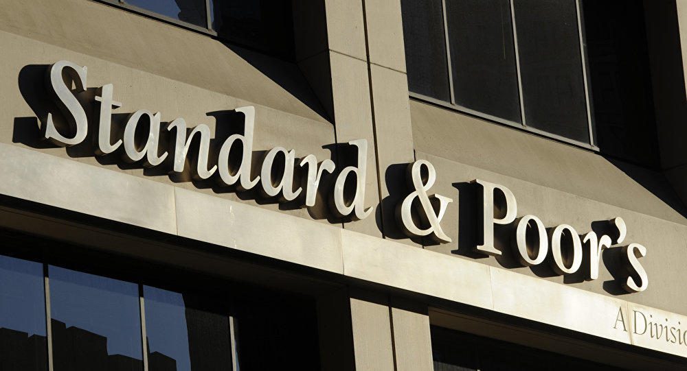 Ο S&P αναβάθμισε την Ελλάδα από «Β» σε «Β+»