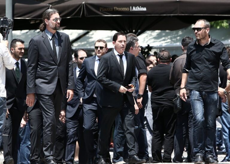 Σύσσωμη η μπασκετική ομάδα στη Μητρόπολη (pics)