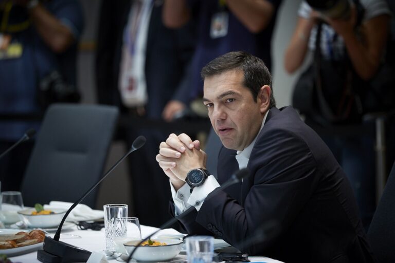 Τσίπρας: «Διατήρηση μειωμένου ΦΠΑ στα πέντε νησιά»