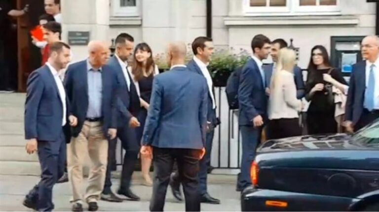 Τσίπρας-Λονδίνο: Φραστική επίθεση από συγκεντρωμένους (vid)