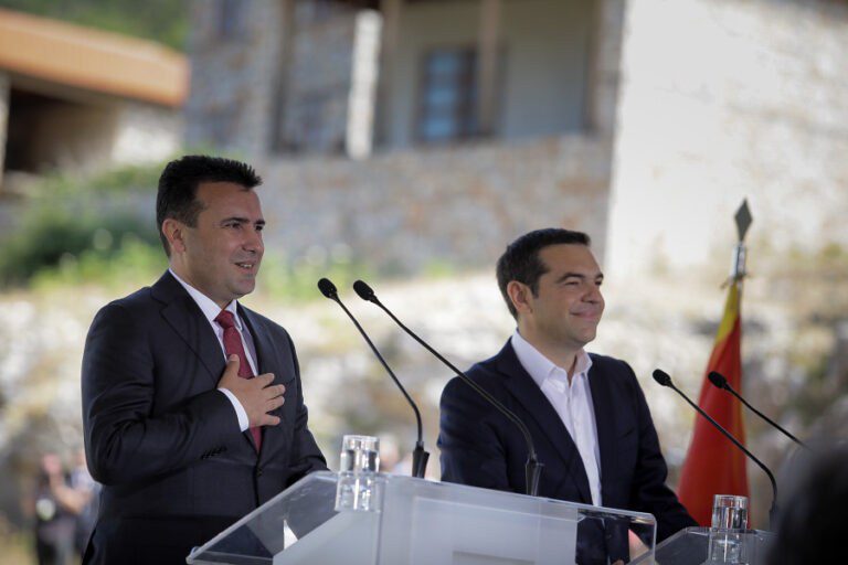 Υπεγράφη η συμφωνία για τη Μακεδονία (vid)