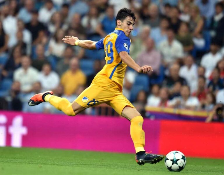 Ανανέωσε μέχρι το 2022 στον ΑΠΟΕΛ ο Βούρος