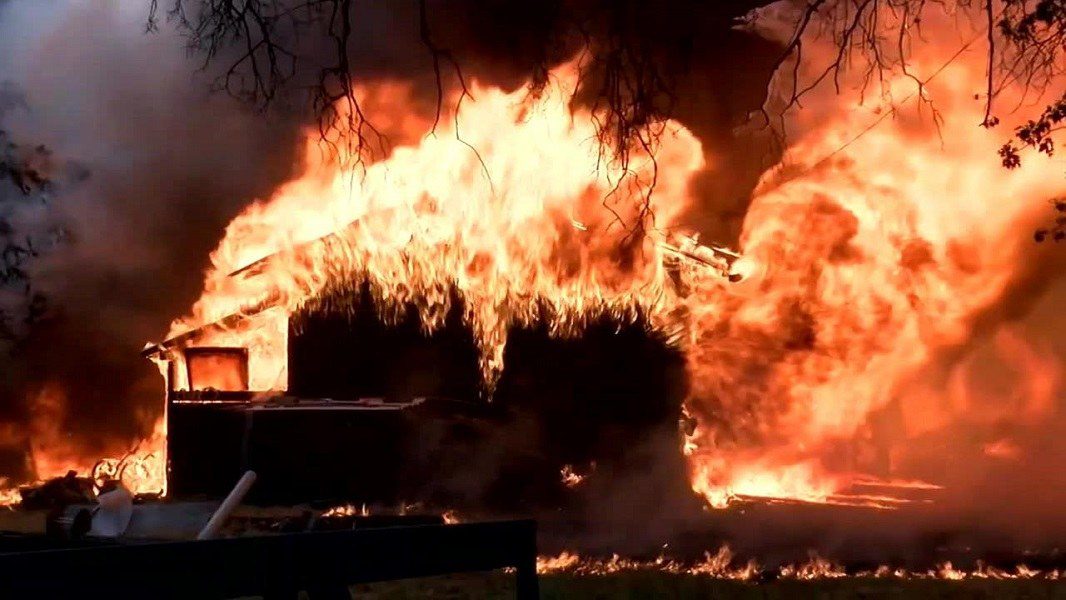 Πέντε νεκροί και 17 αγνοούμενοι από τη φωτιά στην Καλιφόρνια (vid)