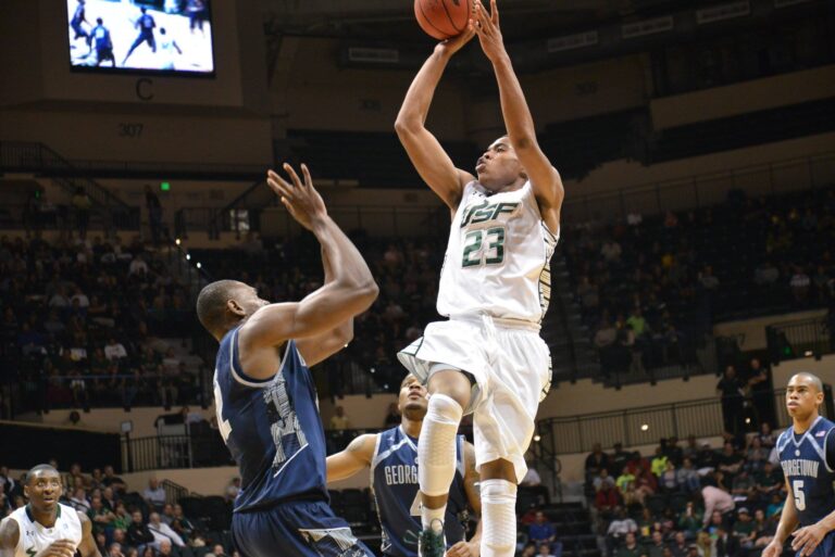 Ενισχύθηκε με Χόκινς ο Χολαργός