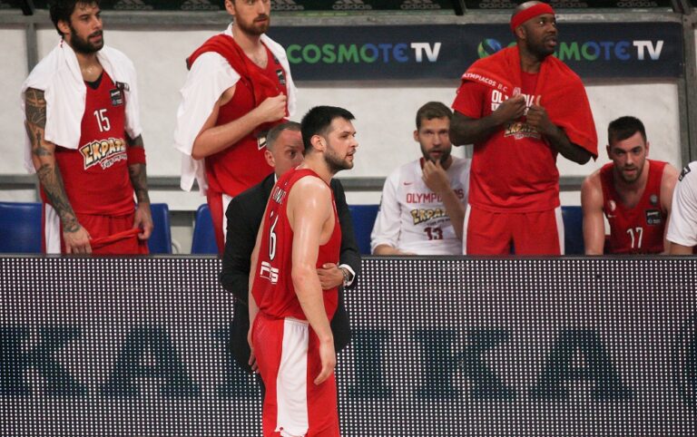 Οι ευχές του Ολυμπιακού στον Παπανικολάου