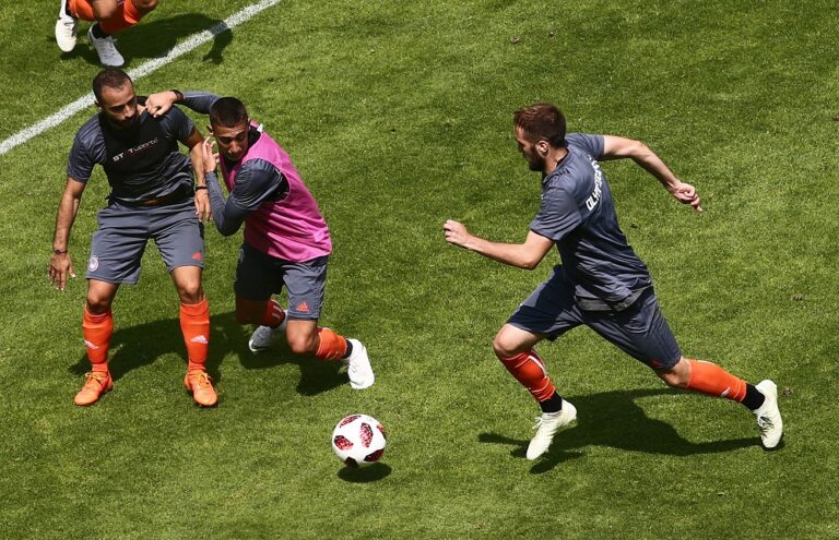 Η πρώτη και η δεύτερη εμφάνιση του Ολυμπιακού