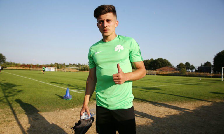 Ο «πράσινος» Χατζηθεοδωρίδης κι οι θαυμαστές του «Κούρμπε» (pics)