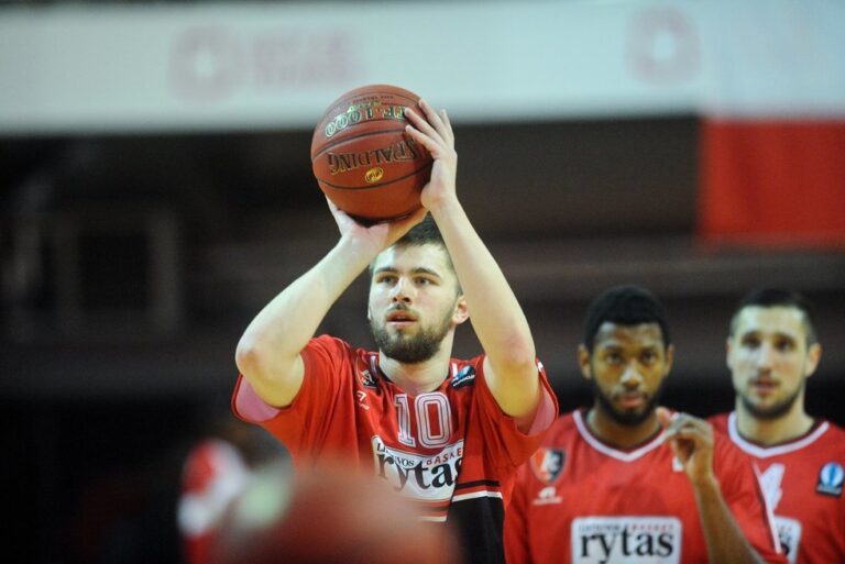 Ο Εντβίνας Σέσκους στον Ηρακλή