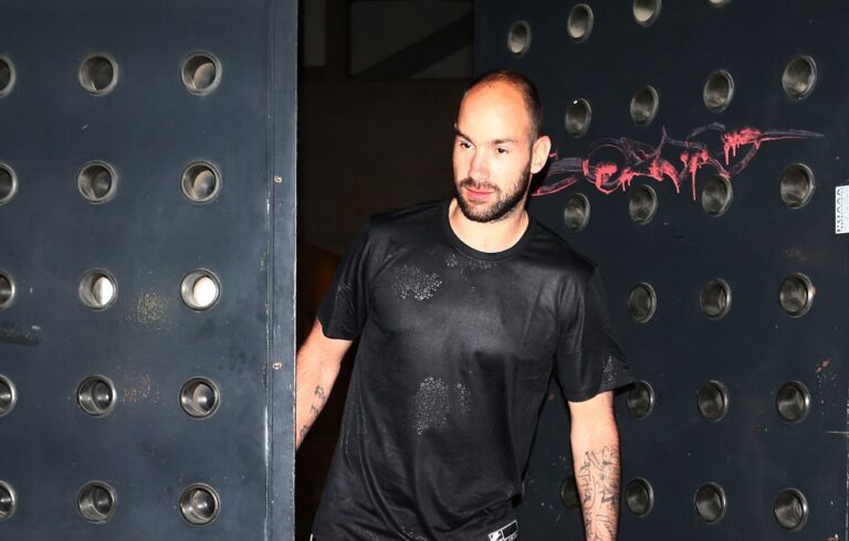 Σε εξέλιξη η συνάντηση Σπανούλη – Αγγελόπουλων