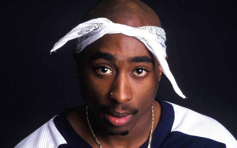 «Χρονοταξιδιώτης» αποκάλυψε πως ο…Tupac σκηνοθέτησε το θάνατό του (vid)