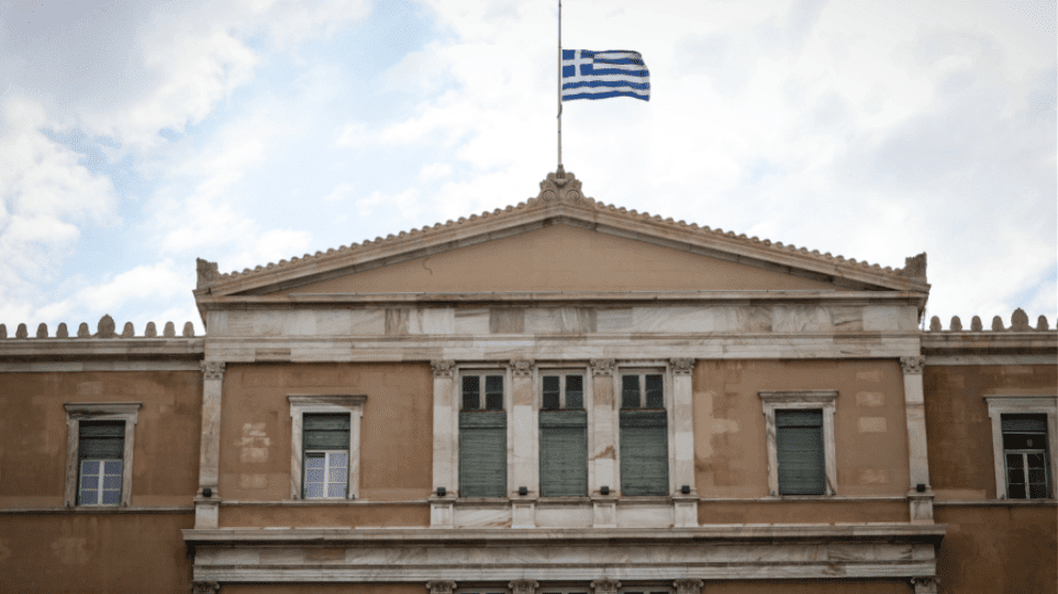 Στην Αθήνα οι θεσμοί – Τι θα γίνει με τις συντάξεις