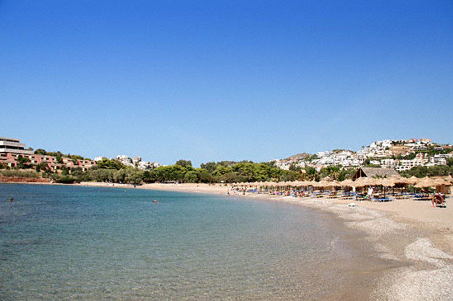 Εβδομήντα μία ακατάλληλες παραλίες για κολύμπι στην Αττική