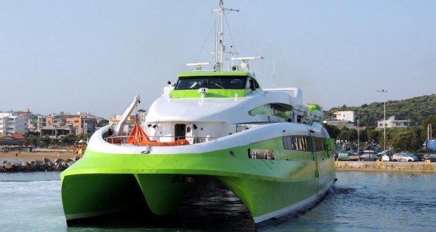 Προσέκρουσε στο λιμάνι της Ραφήνας το Flyingcat 4