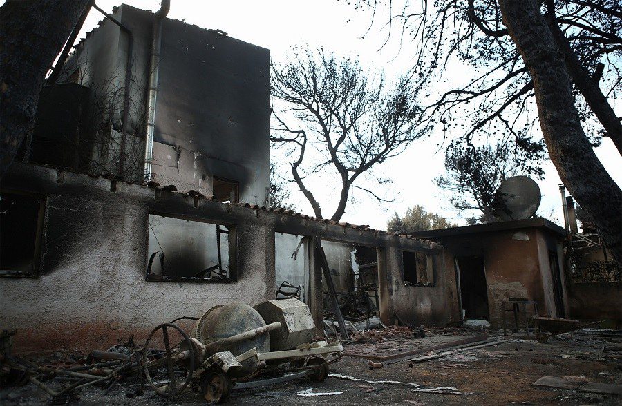 Φονικές πυρκαγιές: 51 οι ταυτοποιήσεις σορών – Στους 88 οι νεκροί