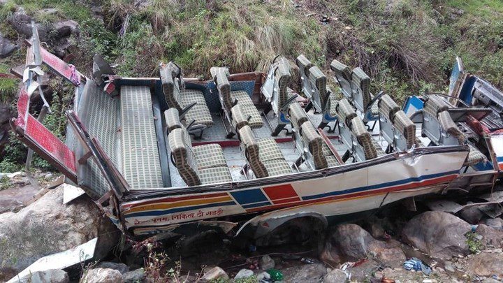 Ινδία: 44 νεκροί από πτώση λεωφορείου σε χαράδρα