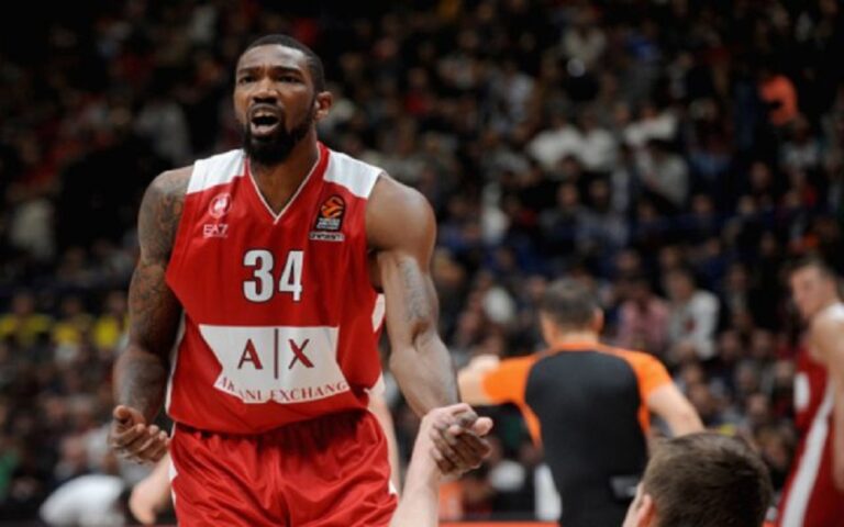 Κοιτάζει Τζέφερσον η Νταρουσάφακα