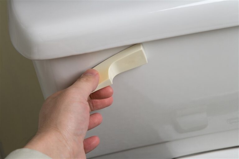 Δείτε γιατί πρέπει πάντα να κλείνετε το καπάκι όταν τραβάτε καζανάκι