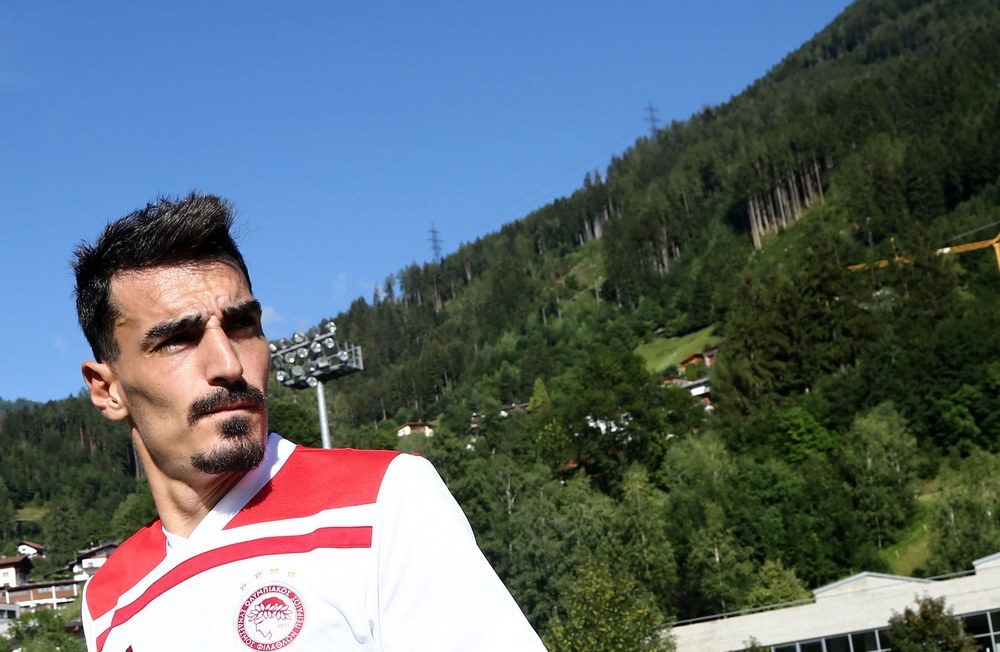 VIDEO: Ο Λάζαρος τραγουδάει τον ύμνο του Ολυμπιακού!