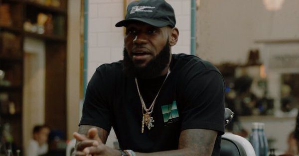 Νέα «βέλη» Λεμπρόν κατά Τραμπ