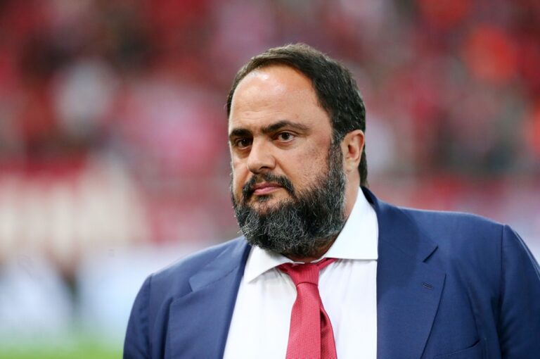 Γιατί ο Μαρινάκης εκνευρίστηκε με το… χορτάρι