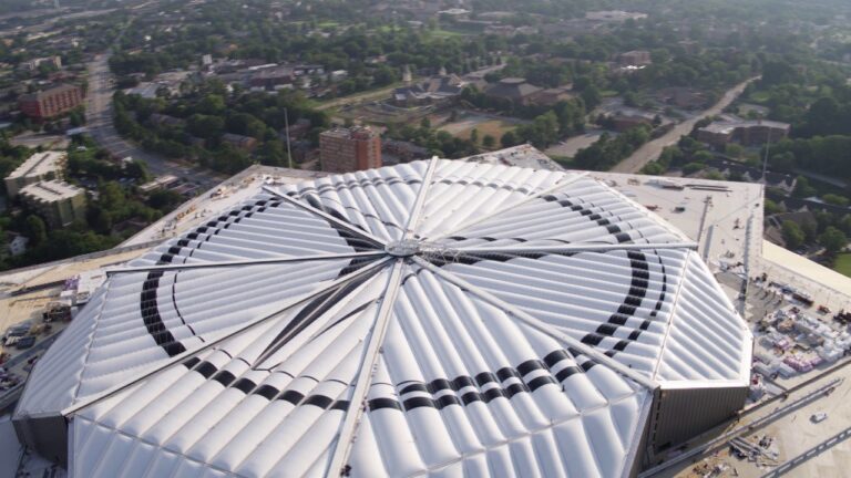 Η απίστευτη οροφή του Mercedes-Benz Stadium (vid)