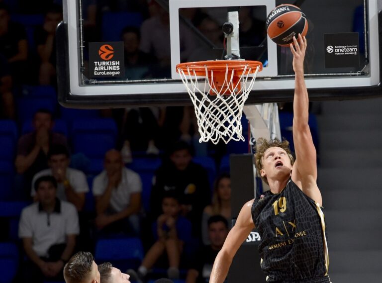 Έσβησε κεράκια πριν τον Ολυμπιακό ο Κουζμίνσκας (vid)