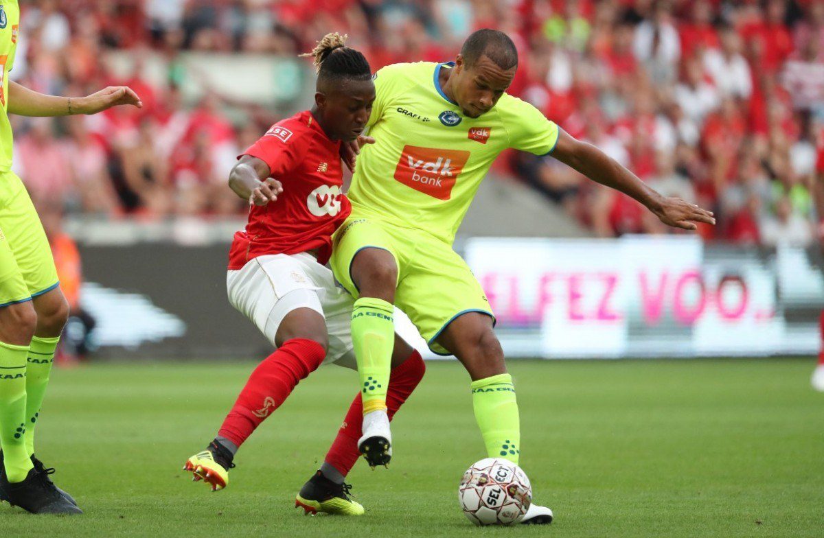 Ένα μήνα εκτός δράσης ο Οφόε