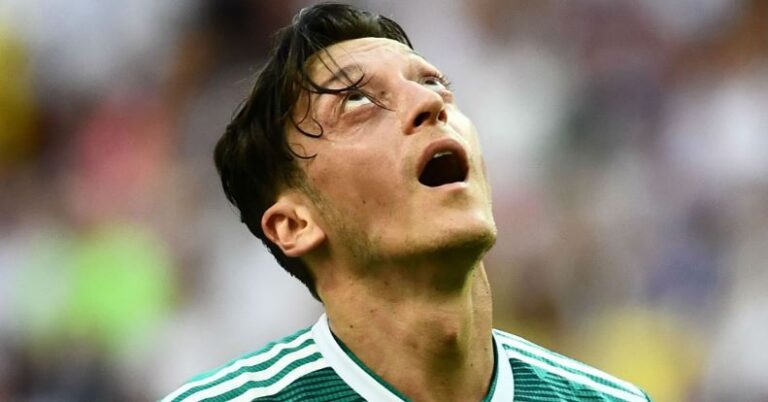 Πατέρας Εζίλ: «Στη θέση του Μεσούτ θα έφευγα από την εθνική»